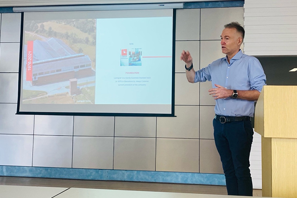 Grup Boda Migunakake Saben Setu Minangka Dina Kuliah Kanggo Nglatih Macem-macem Katrampilan